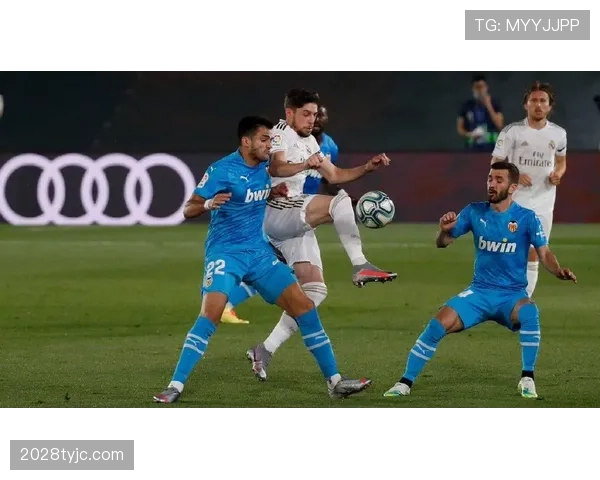 中断规则：裁判何时停止比赛及重启的关键条件