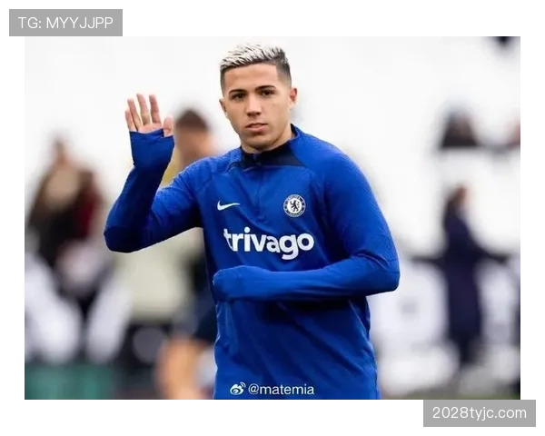 恩佐·费尔南德斯出门背的包居然比我一个月房租还贵，别跟我讲梦想了