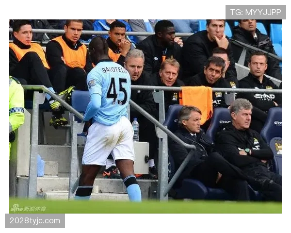 巴洛特利又在更衣室放烟花？这人到底怎么花掉几千万年薪的